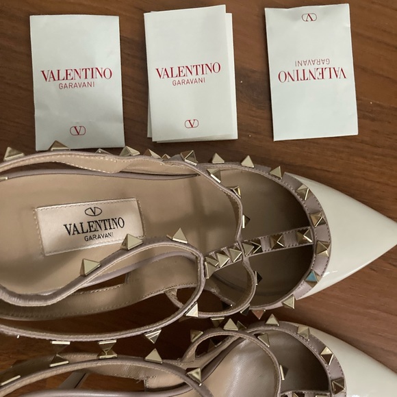 Valentino, new, patent rockstud caged pump 100mm, light ivory/Poudre - Picture 5 of 5